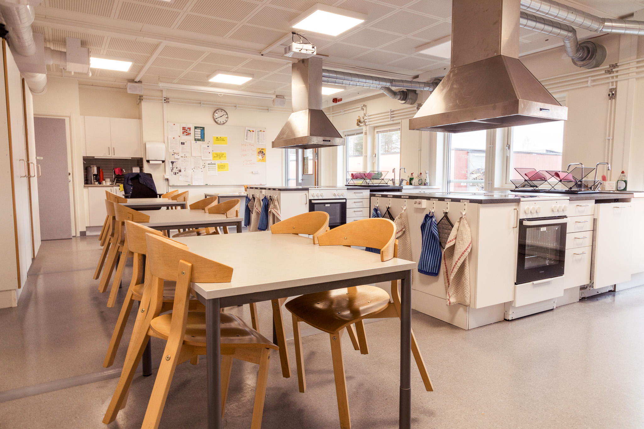 Hemkunskapssal och undervisningsmiljö i skolmoduler från Expandia på Hertsöskolan i Luleå, anpassad för praktiskt lärande och skolverksamhet.