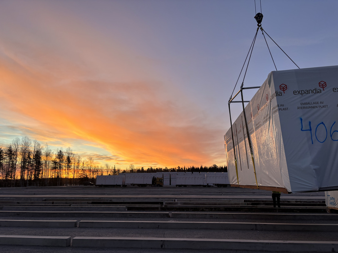 outlet modullager i solnedgång